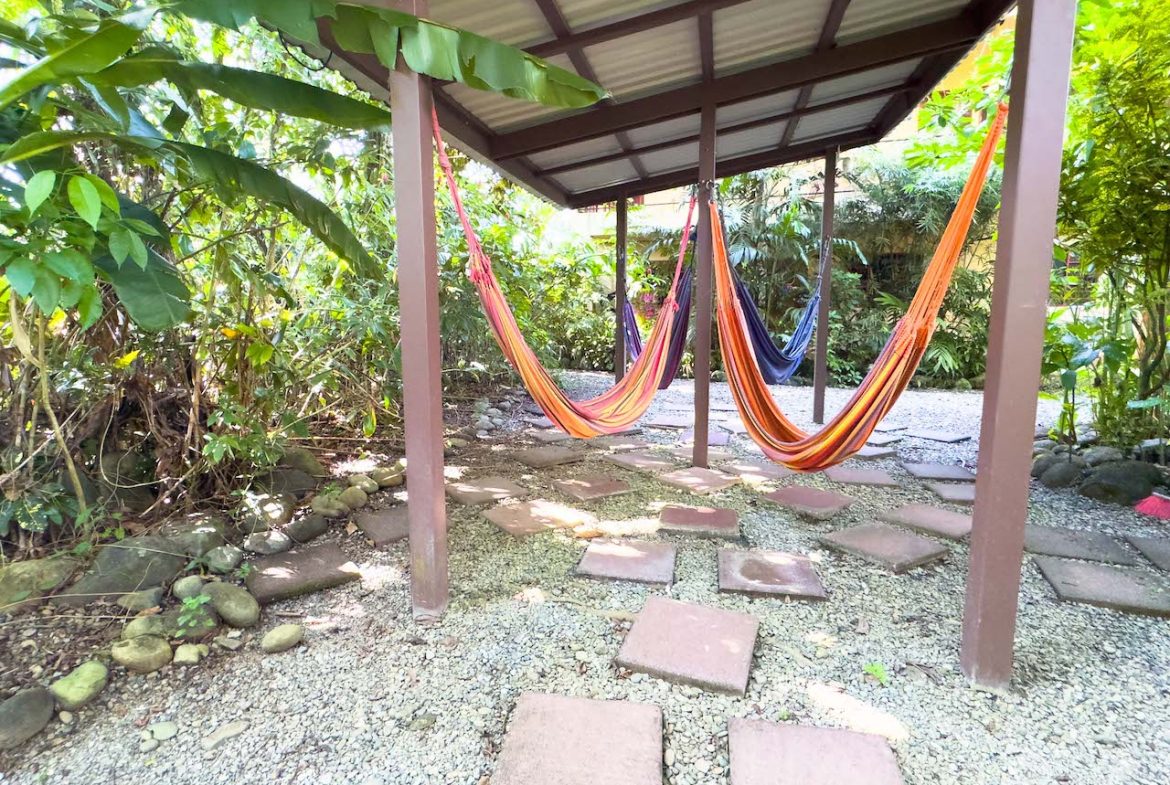 14 ROOM HOTEL WALKING DISTANCE TO THE BEACH IN DOMINICAL