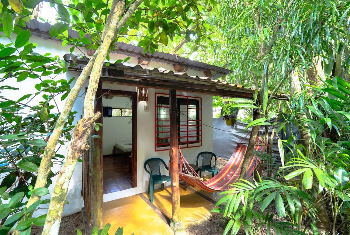 14 ROOM HOTEL WALKING DISTANCE TO THE BEACH IN DOMINICAL