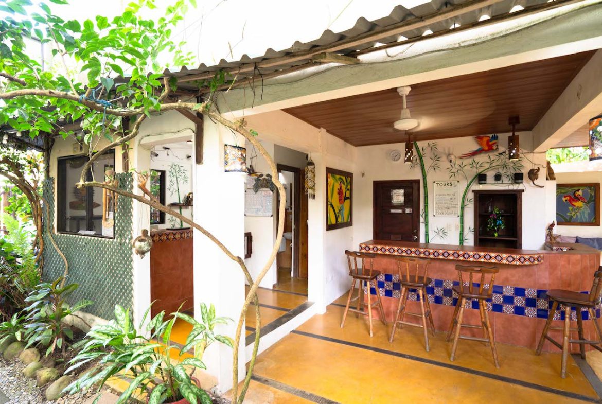 14 ROOM HOTEL WALKING DISTANCE TO THE BEACH IN DOMINICAL