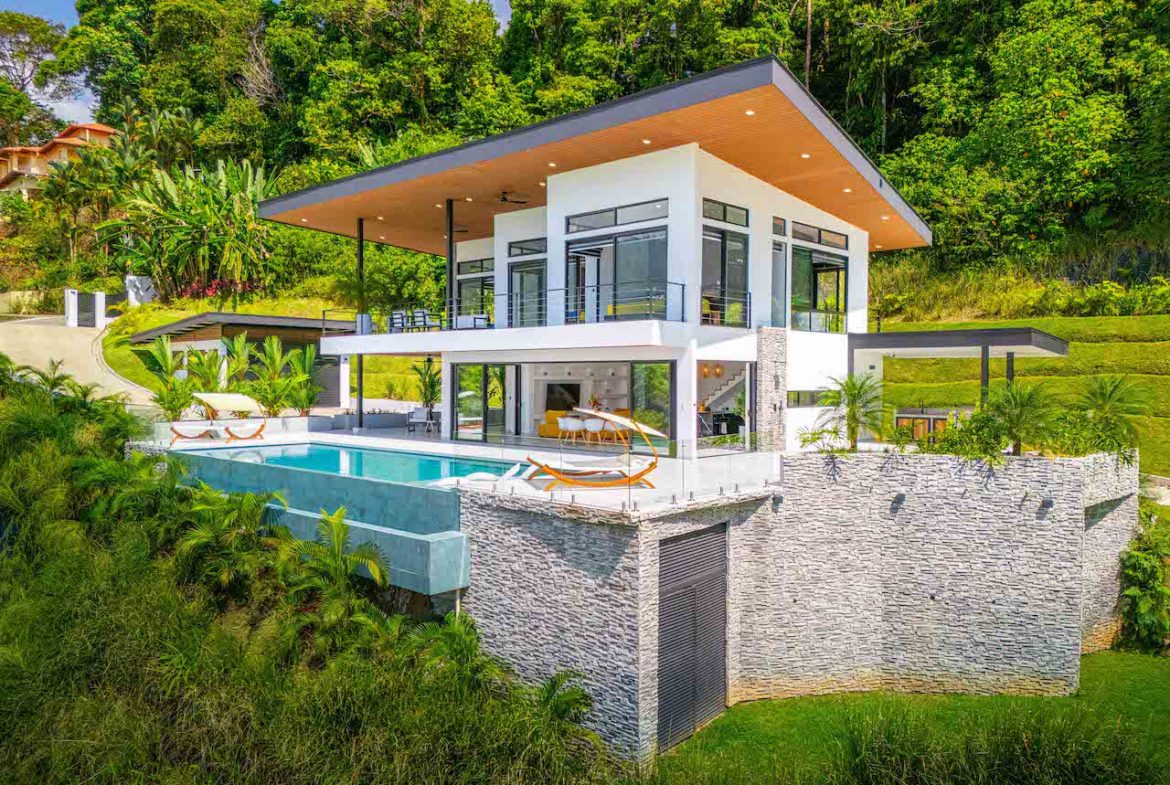 LUXURY 4 BEDROOM HOME WITH OCEAN AND MOUNTAIN VIEWS, Uvita, Costa Rica — photo 2