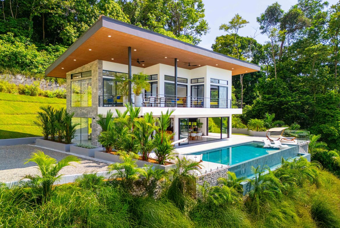 LUXURY 4 BEDROOM HOME WITH OCEAN AND MOUNTAIN VIEWS, Uvita, Costa Rica — photo 3