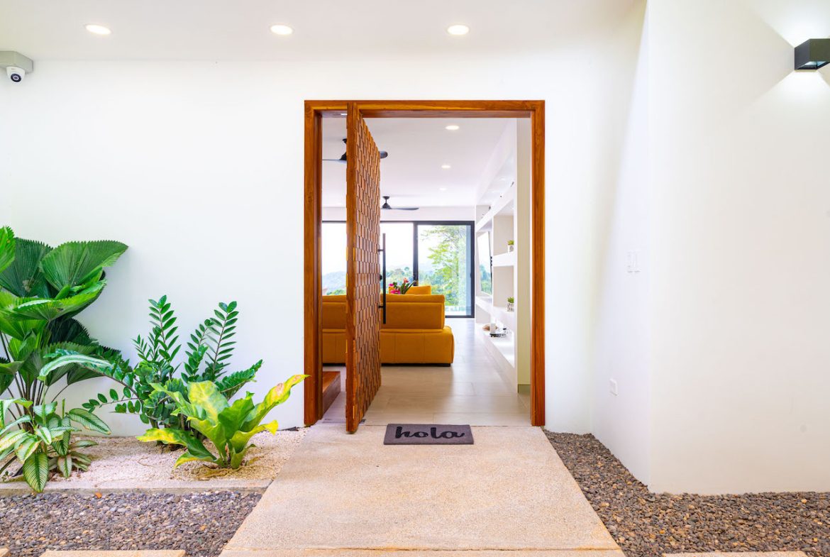 LUXURY 4 BEDROOM HOME WITH OCEAN AND MOUNTAIN VIEWS