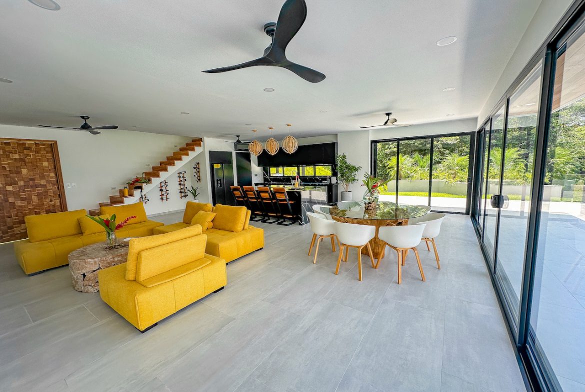 LUXURY 4 BEDROOM HOME WITH OCEAN AND MOUNTAIN VIEWS
