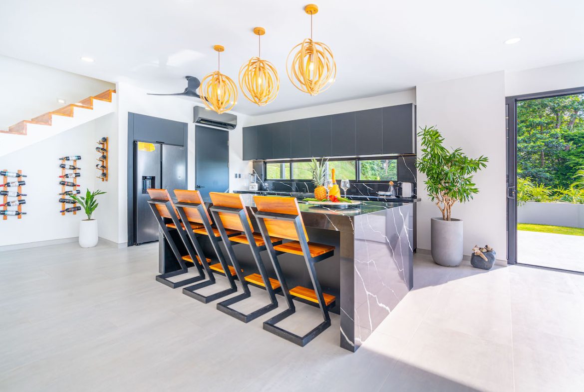 LUXURY 4 BEDROOM HOME WITH OCEAN AND MOUNTAIN VIEWS