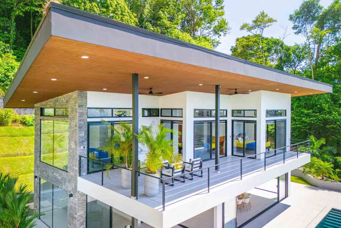 LUXURY 4 BEDROOM HOME WITH OCEAN AND MOUNTAIN VIEWS