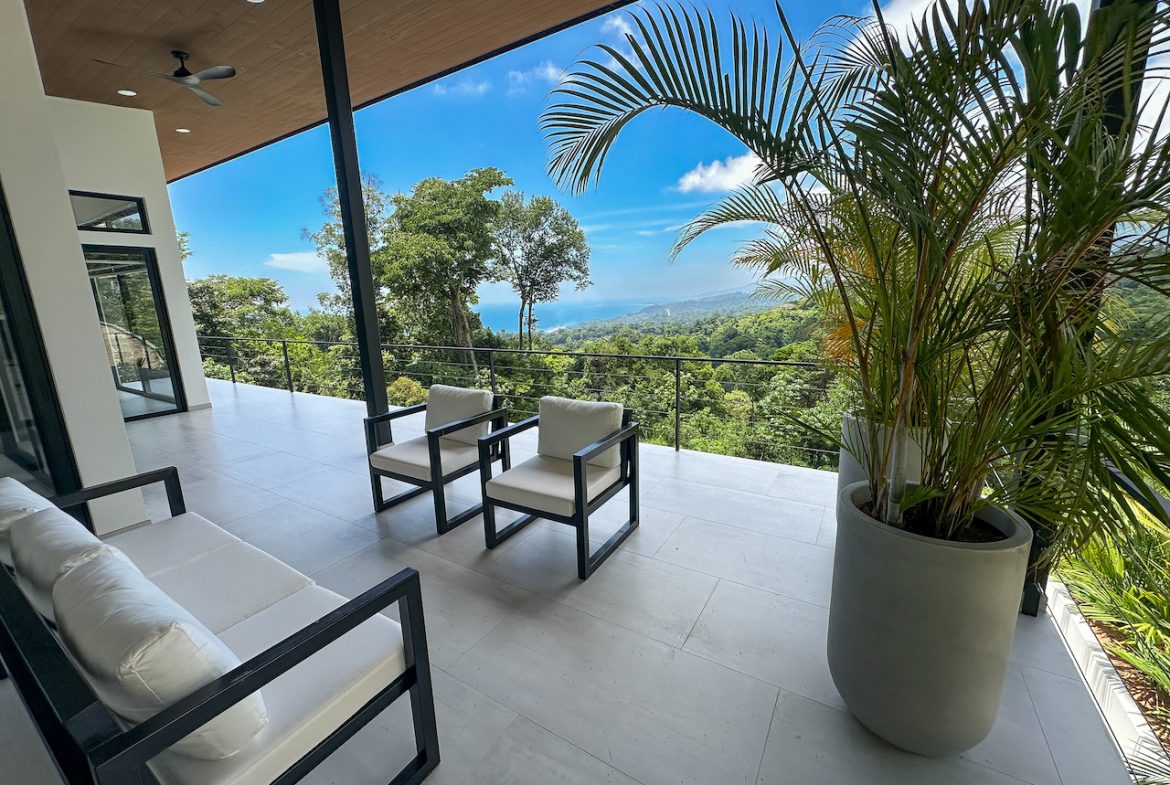 LUXURY 4 BEDROOM HOME WITH OCEAN AND MOUNTAIN VIEWS