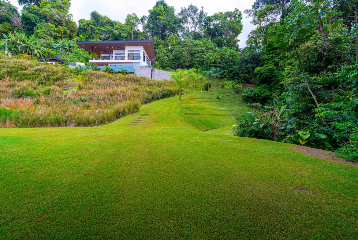 LUXURY 4 BEDROOM HOME WITH OCEAN AND MOUNTAIN VIEWS