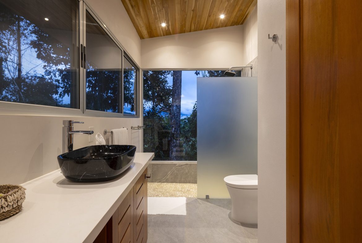 STUNNING MOUNTAIN HOME WITH OCEAN VIEWS IN GATED COMMUNITY – PRIVACY, LUXURY, AND EXPANSION POTENTIAL – 2 ACRES