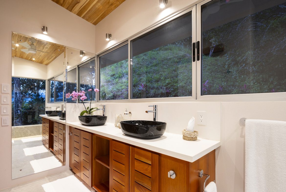 STUNNING MOUNTAIN HOME WITH OCEAN VIEWS IN GATED COMMUNITY – PRIVACY, LUXURY, AND EXPANSION POTENTIAL – 2 ACRES