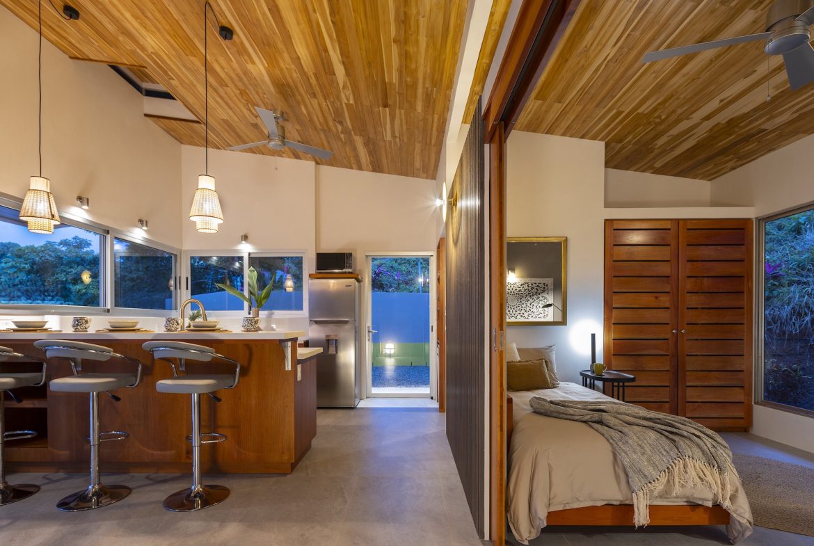 STUNNING MOUNTAIN HOME WITH OCEAN VIEWS IN GATED COMMUNITY – PRIVACY, LUXURY, AND EXPANSION POTENTIAL – 2 ACRES, Uvita, Costa Rica — photo 5
