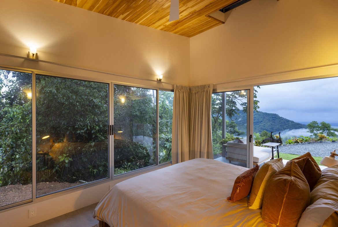 STUNNING MOUNTAIN HOME WITH OCEAN VIEWS IN GATED COMMUNITY – PRIVACY, LUXURY, AND EXPANSION POTENTIAL – 2 ACRES, Uvita, Costa Rica — photo 7