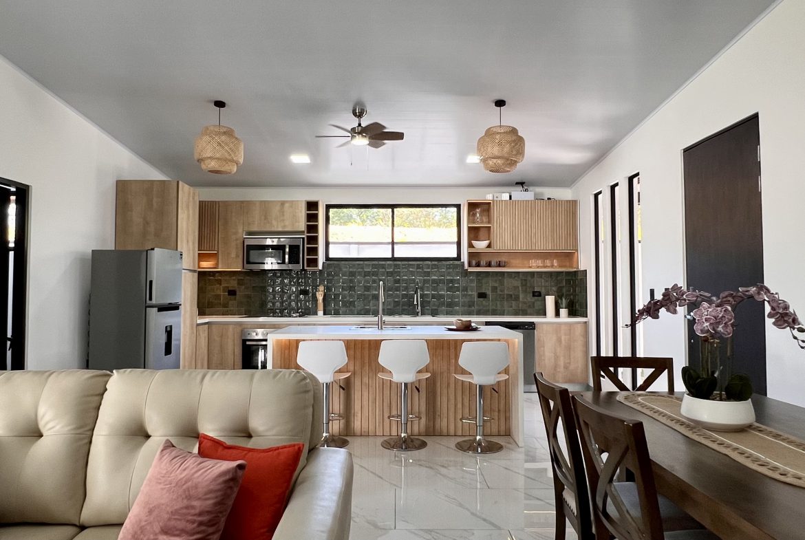 MODERN 3-BEDROOM HOME WITH POOL IN PRIME UVITA LOCATION – EXPANSION POTENTIAL INCLUDED – 0.2 ACRES, Uvita, Costa Rica — photo 5