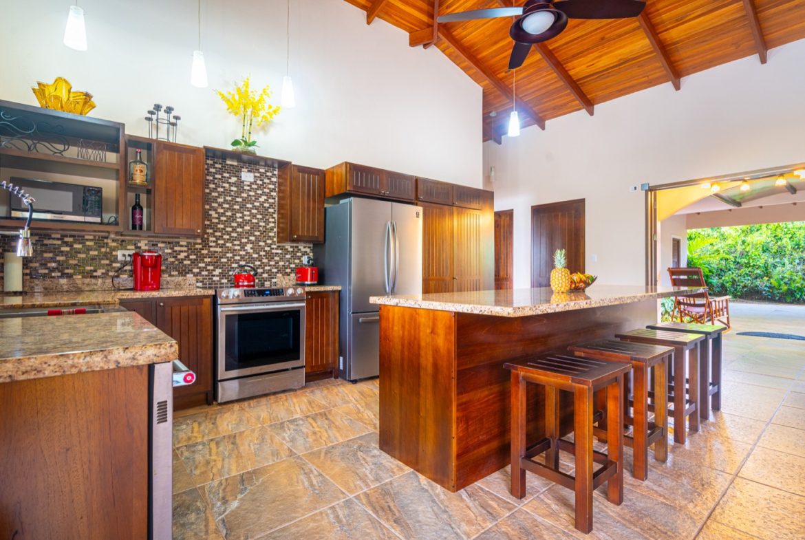 CUSTOM 2-BEDROOM HOME WITH OCEAN VIEWS, INFINITY POOL, AND PRIVATE WATERFALL TRAIL – 3.18 ACRES, Uvita, Costa Rica — photo 6