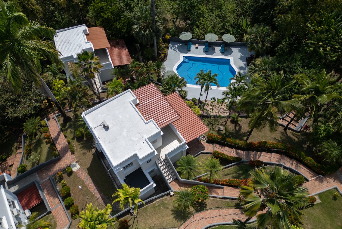 49 ROOM HOTEL FOR SALE IN CENTRAL MANUEL ANTONIO – 3.7 ACRES
