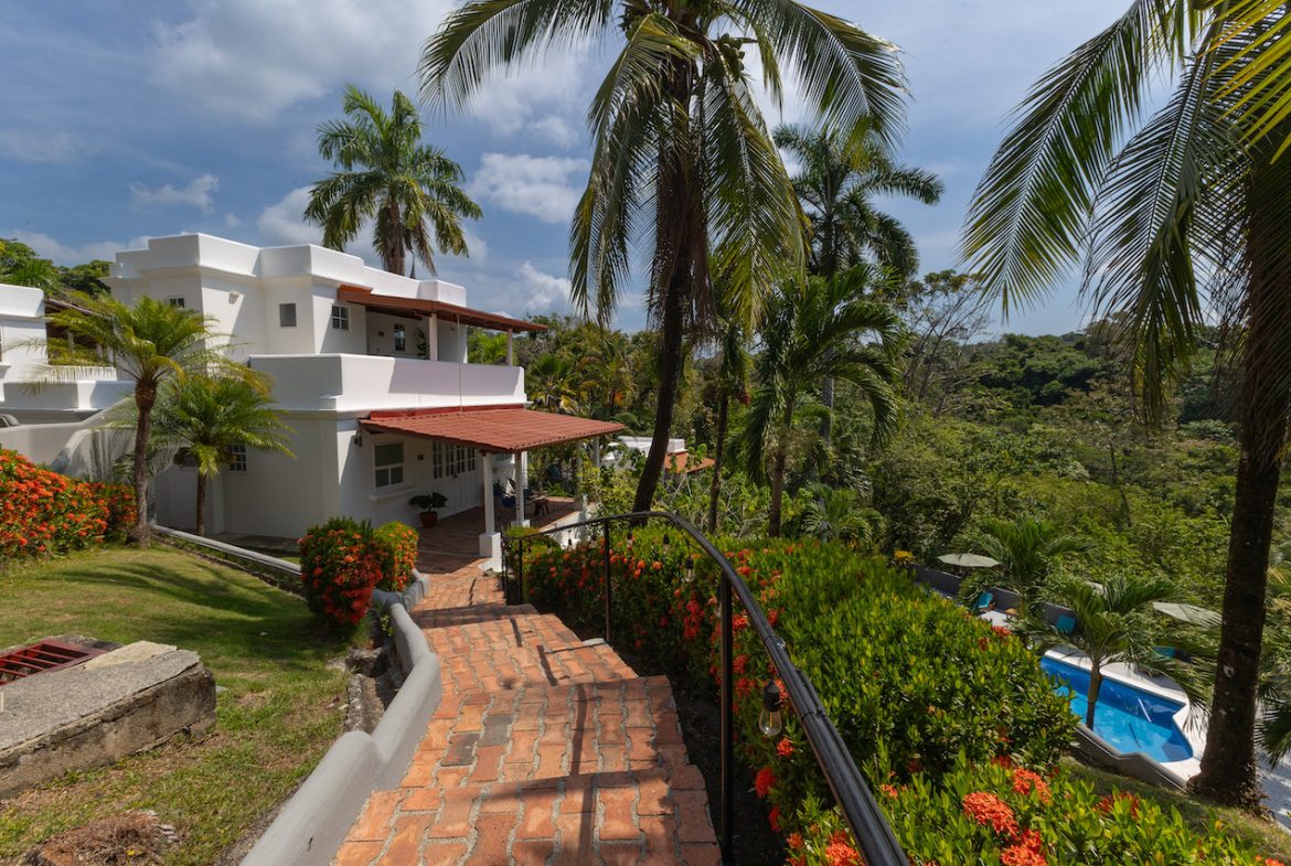 49 ROOM HOTEL FOR SALE IN CENTRAL MANUEL ANTONIO – 3.7 ACRES