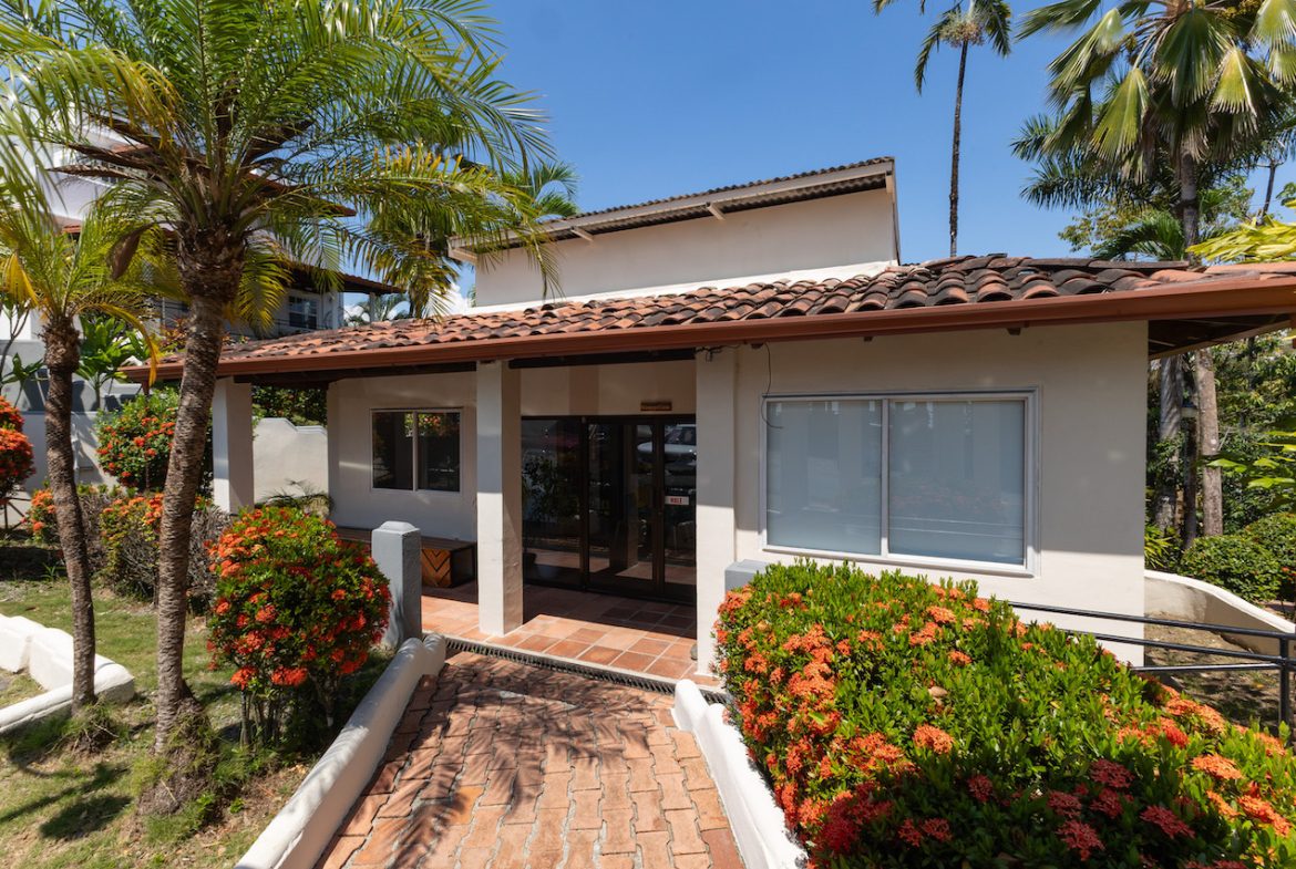 49 ROOM HOTEL FOR SALE IN CENTRAL MANUEL ANTONIO – 3.7 ACRES