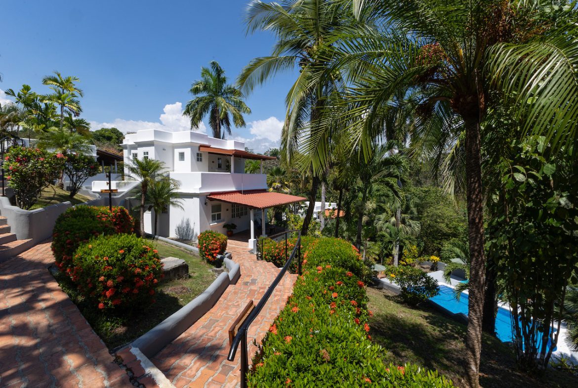 49 ROOM HOTEL FOR SALE IN CENTRAL MANUEL ANTONIO – 3.7 ACRES