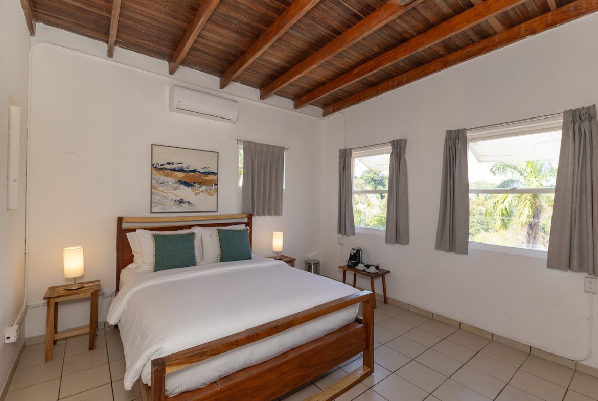 49 ROOM HOTEL FOR SALE IN CENTRAL MANUEL ANTONIO – 3.7 ACRES