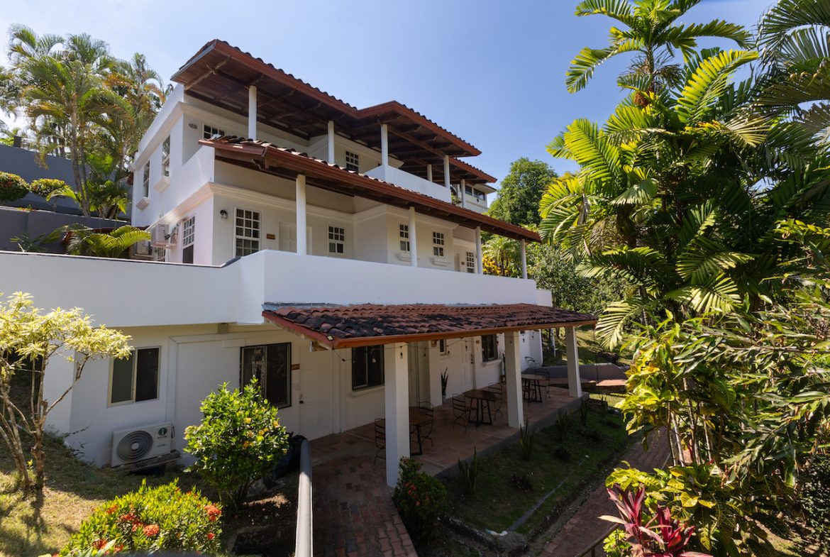49 ROOM HOTEL FOR SALE IN CENTRAL MANUEL ANTONIO – 3.7 ACRES