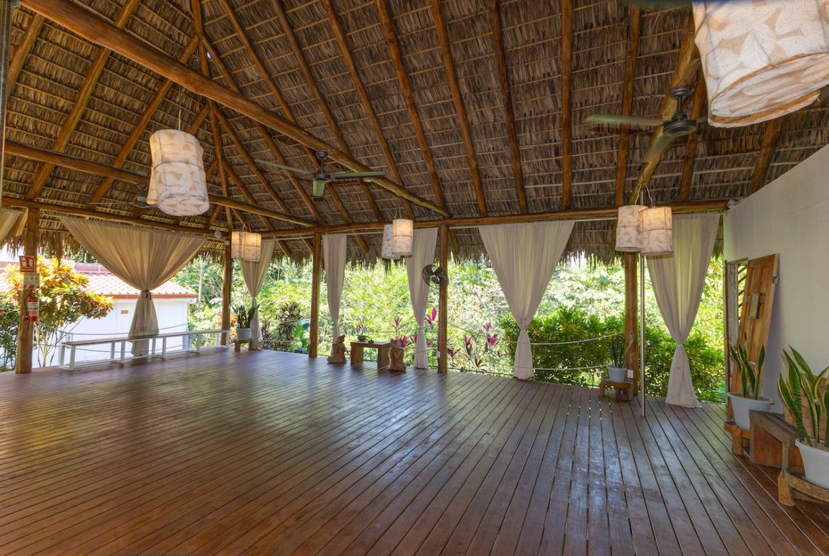 49 ROOM HOTEL FOR SALE IN CENTRAL MANUEL ANTONIO – 3.7 ACRES