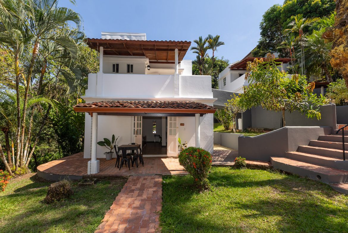 49 ROOM HOTEL FOR SALE IN CENTRAL MANUEL ANTONIO – 3.7 ACRES