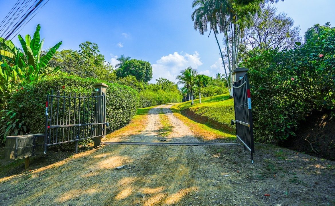BEAUTIFUL HOME WITH POOL AND ROOM TO EXPAND IN OJOCHAL, Uvita, Costa Rica — photo 8