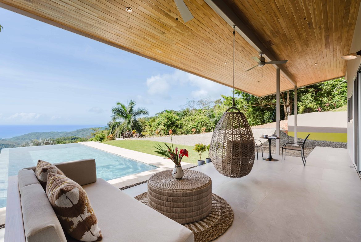 STUNNING MOUNTAIN HOME WITH OCEAN VIEWS IN GATED COMMUNITY – PRIVACY, LUXURY, AND EXPANSION POTENTIAL – 2 ACRES, Uvita, Costa Rica — photo 2
