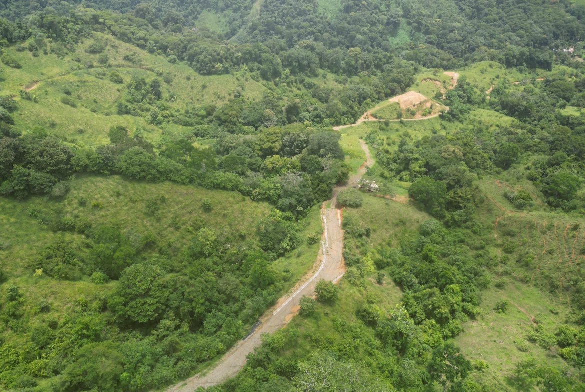 OCEAN & MOUNTAIN VIEW ESTATE WITH RIVER,CREEK, JUNGLE, PASTURE, AND DEVELOPMENT POTENTIAL NEAR DOMINICAL BEACH – 164.8-ACRE