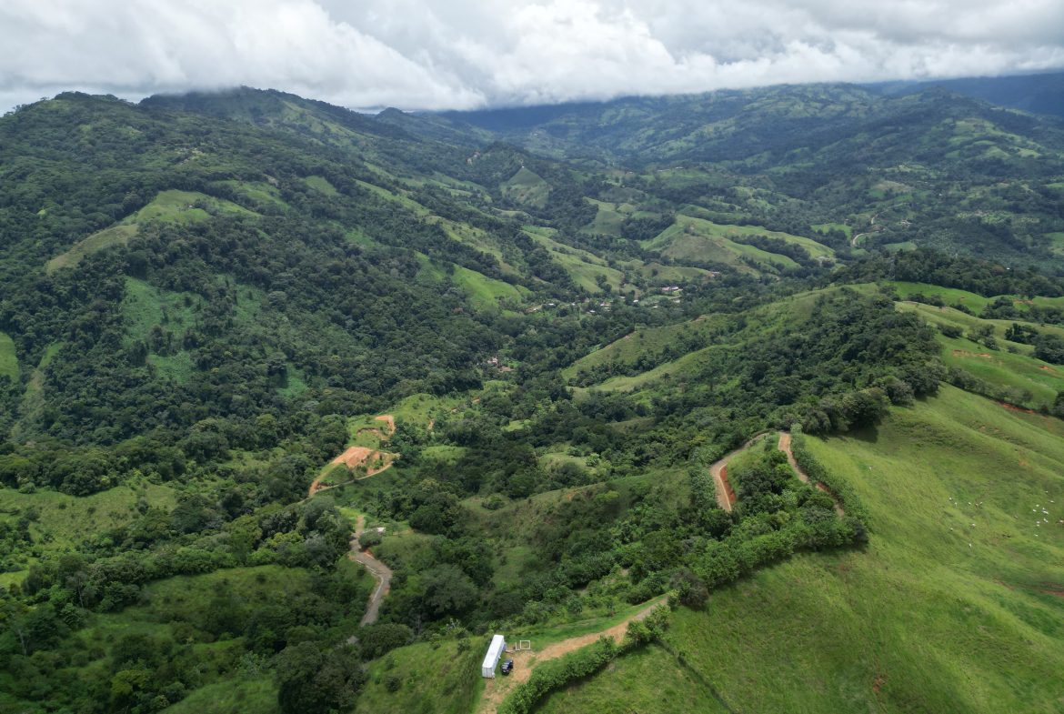 OCEAN & MOUNTAIN VIEW ESTATE WITH RIVER,CREEK, JUNGLE, PASTURE, AND DEVELOPMENT POTENTIAL NEAR DOMINICAL BEACH – 164.8-ACRE