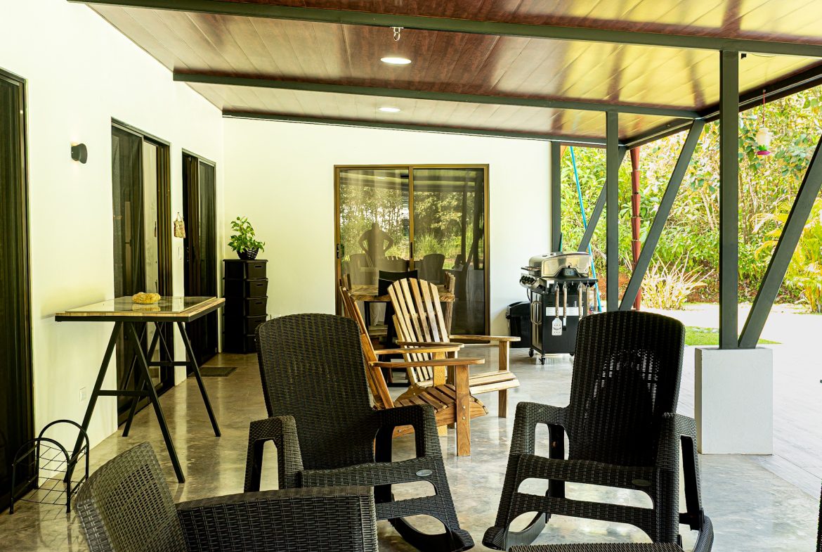 MODERN TROPICAL 3-BEDROOM VILLA ON 1.24 ACRES