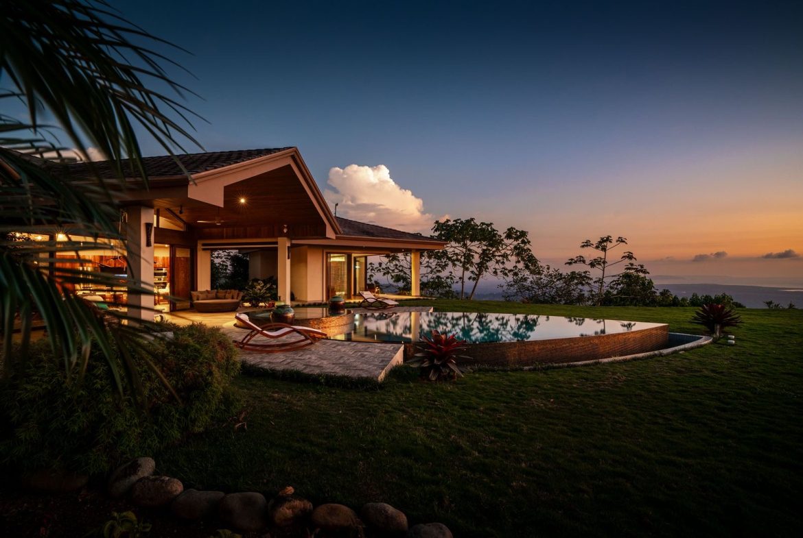 SUEÑO DEL PACIFICO – A LUXURIOUS MOUNTAIN-TOP SANCTUARY WITH UNRIVALED VIEWS – 6 ACRES, Uvita, Costa Rica — photo 2