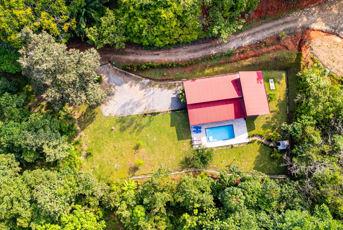 MODERN TROPICAL 3-BEDROOM VILLA ON 1.24 ACRES