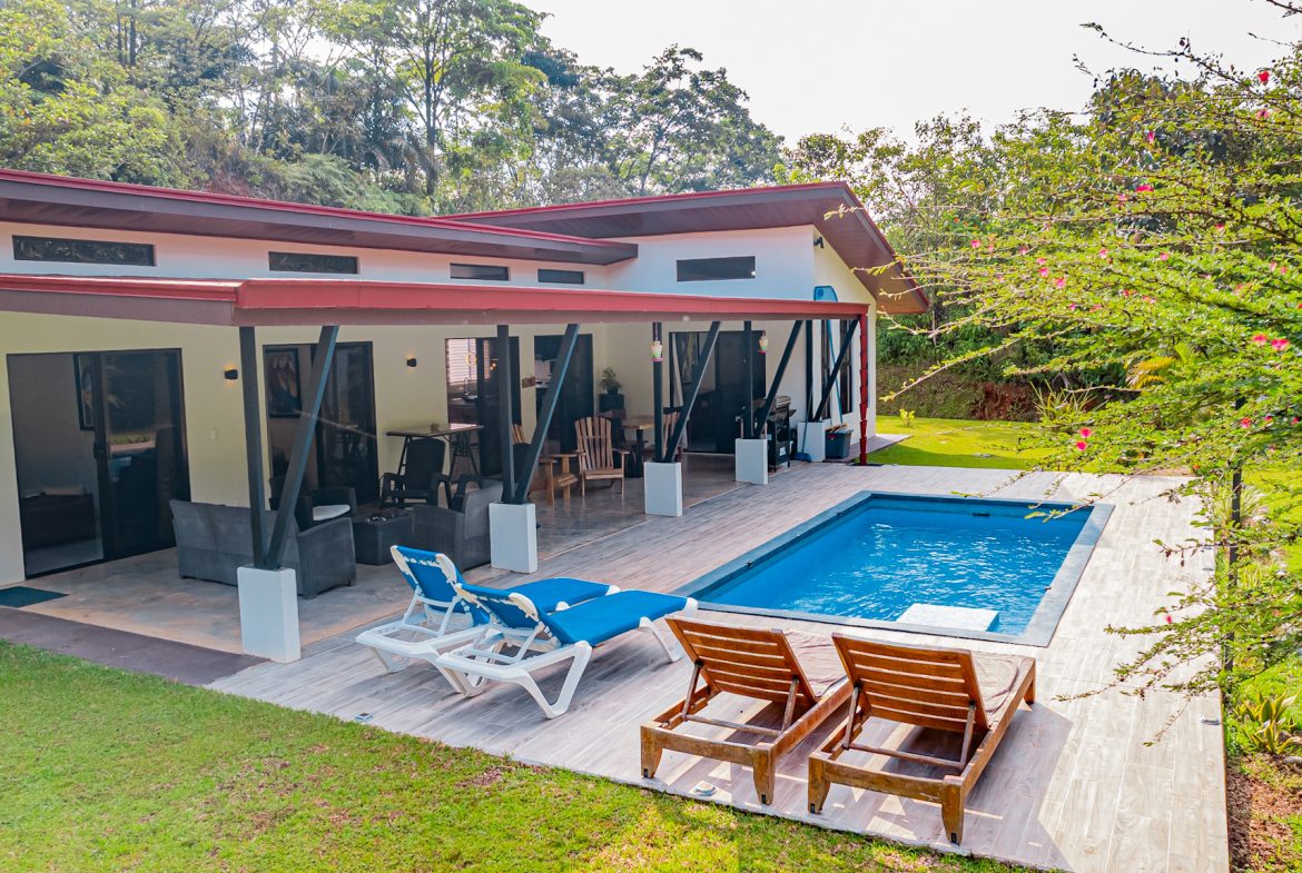 MODERN TROPICAL 3-BEDROOM VILLA ON 1.24 ACRES