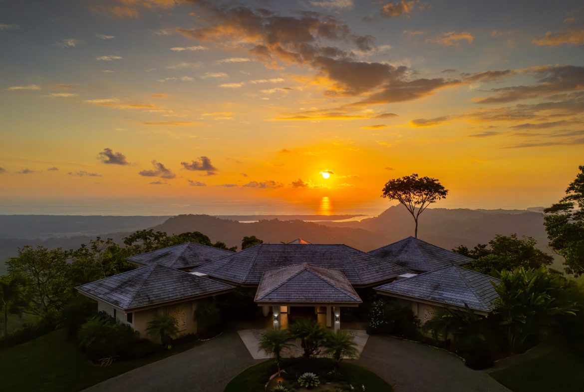 SUEÑO DEL PACIFICO – A LUXURIOUS MOUNTAIN-TOP SANCTUARY WITH UNRIVALED VIEWS – 6 ACRES