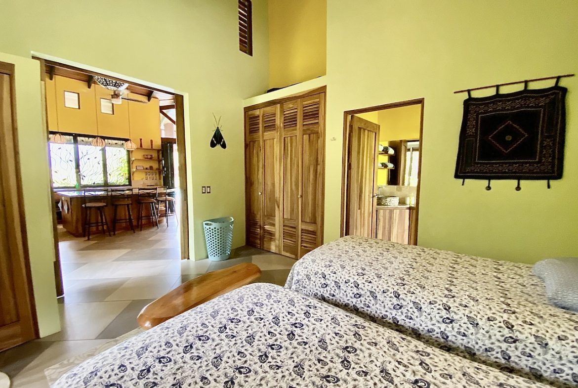JUNGLE VIEW HOME IN PORTALON