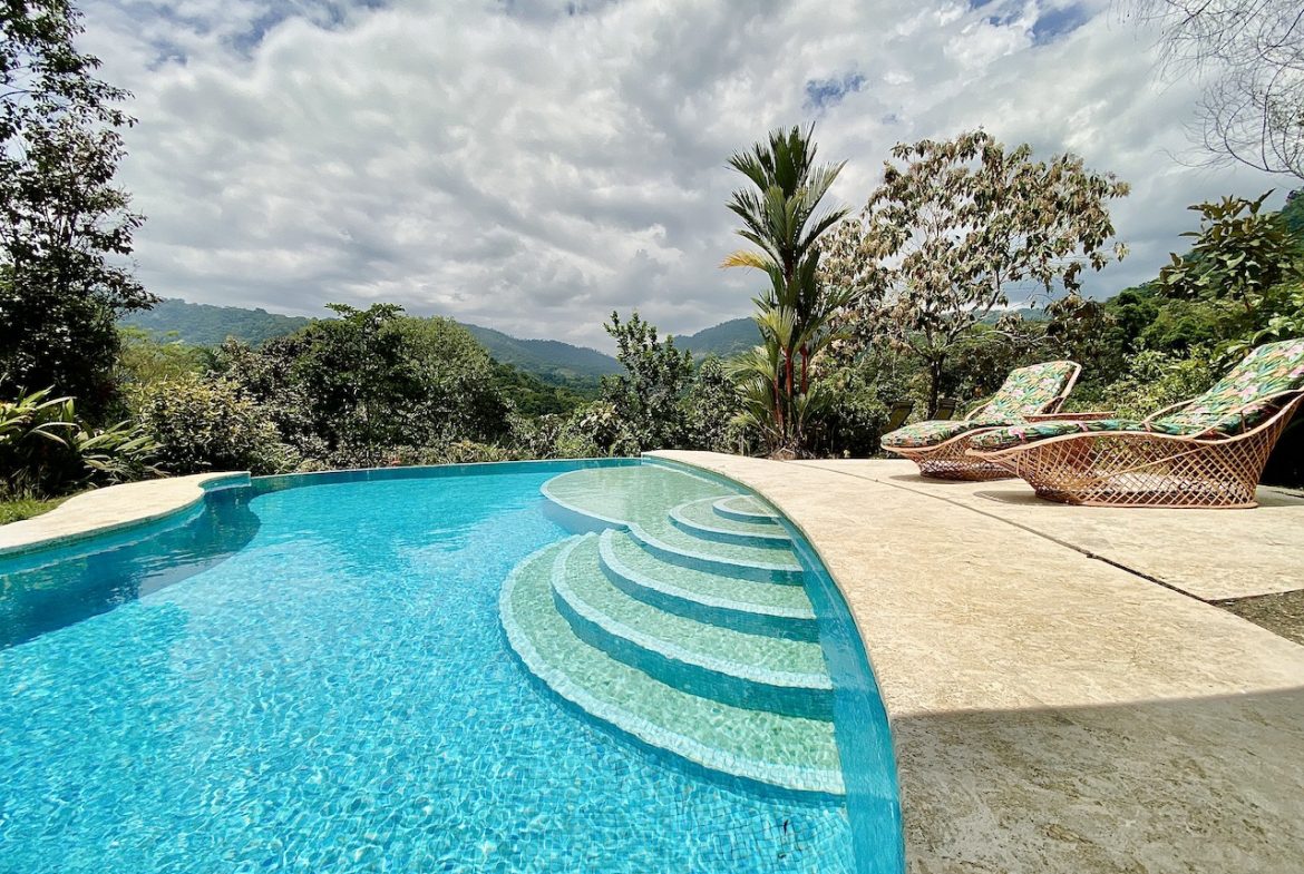 JUNGLE VIEW HOME IN PORTALON