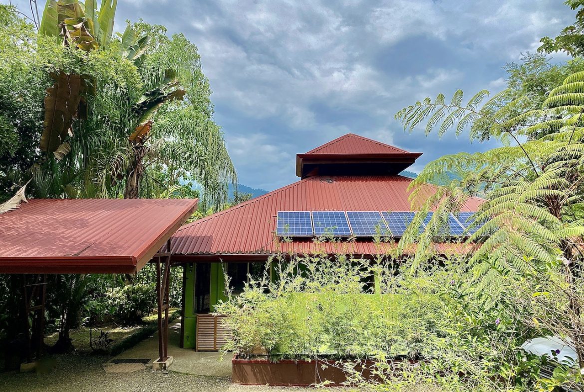 JUNGLE VIEW HOME IN PORTALON