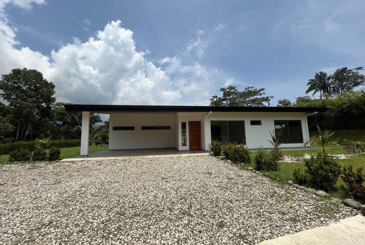 BEST DEAL IN THE AREA WITH 3 DIFFERENT SIZE HOMES WITH MOUNTAIN VIEW , POOL , LANDSCAPED AND TURN KEY OFFERING, Uvita, Costa Rica — photo 2