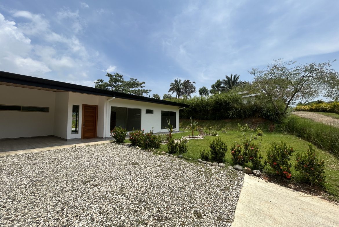 BEST DEAL IN THE AREA WITH 3 DIFFERENT SIZE HOMES WITH MOUNTAIN VIEW , POOL , LANDSCAPED AND TURN KEY OFFERING, Uvita, Costa Rica — photo 8