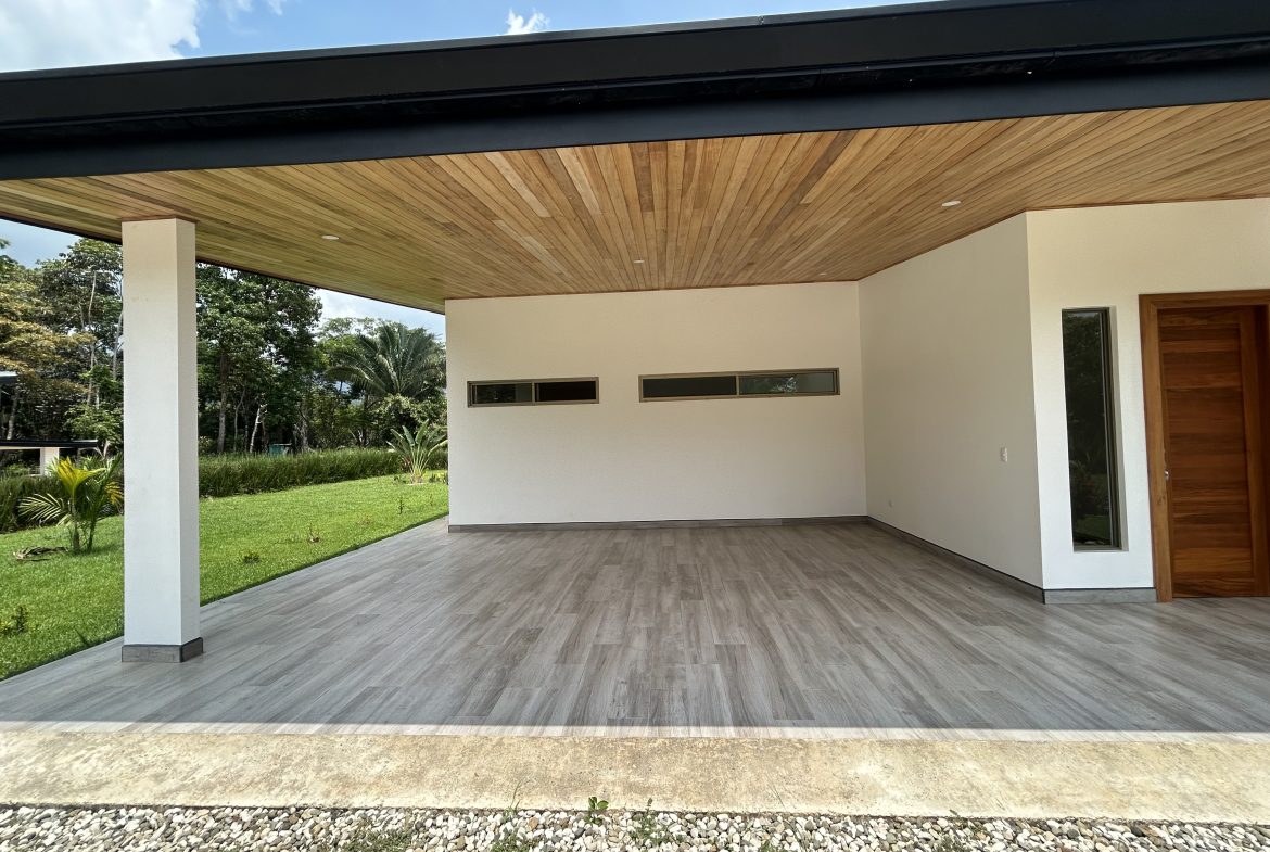 BEST DEAL IN THE AREA WITH 3 DIFFERENT SIZE HOMES WITH MOUNTAIN VIEW , POOL , LANDSCAPED AND TURN KEY OFFERING, Uvita, Costa Rica — photo 7
