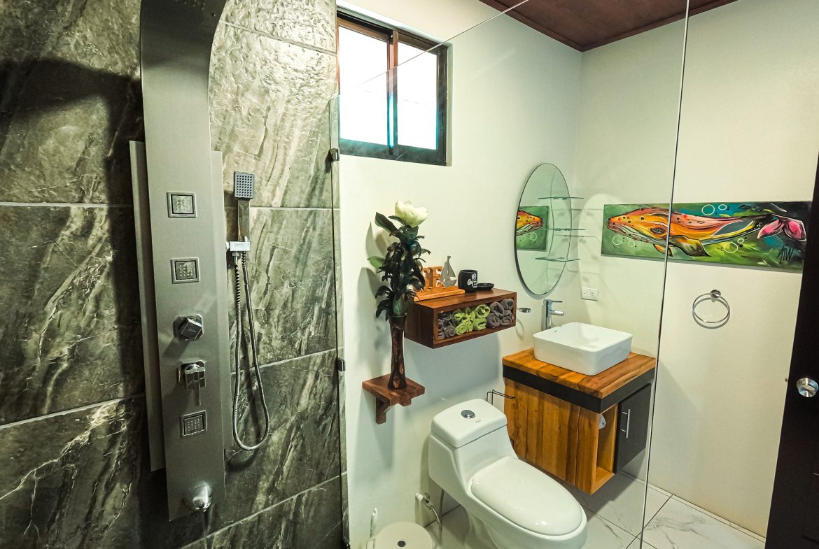 MODERN TROPICAL 3-BEDROOM VILLA ON 1.24 ACRES