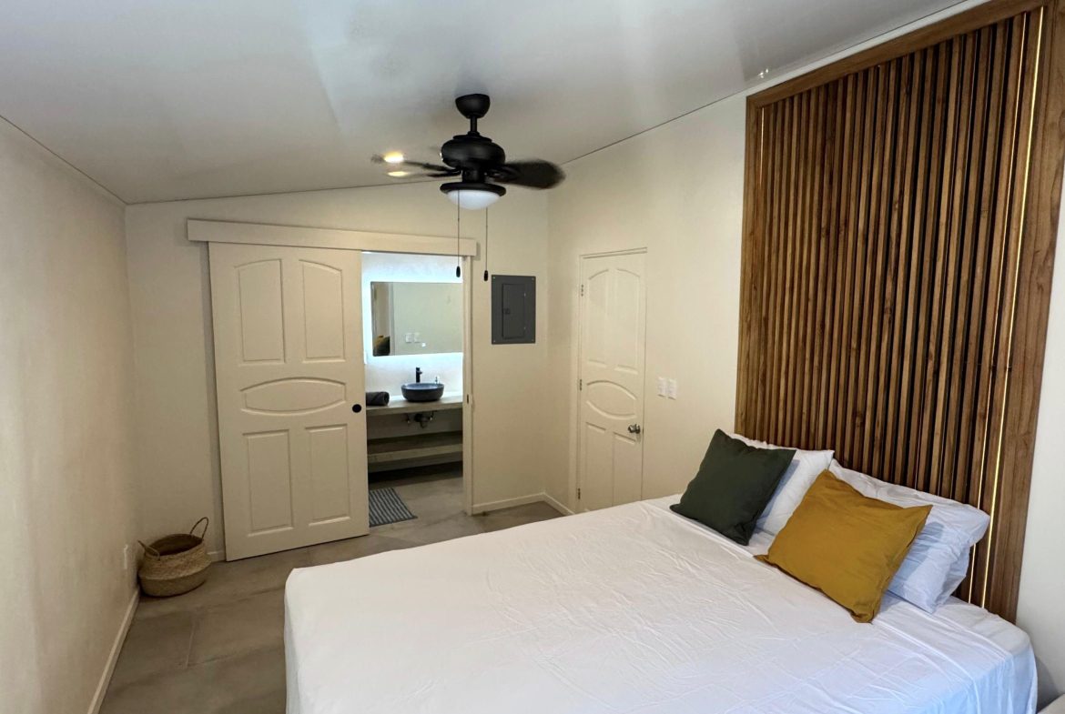 WALKING DISTANCE TO THE BEACH