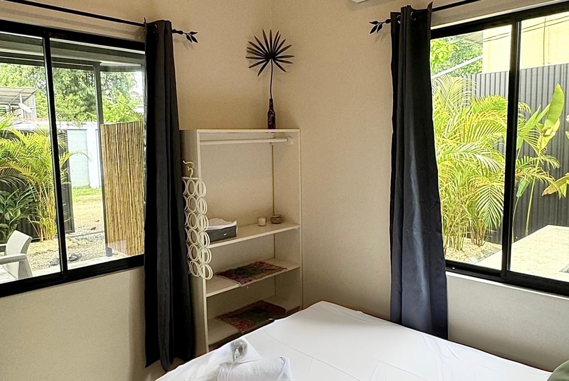 WALKING DISTANCE TO THE BEACH
