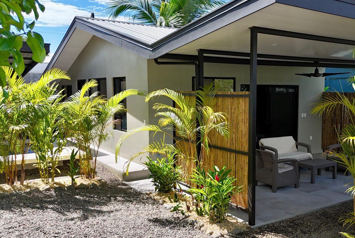 WALKING DISTANCE TO THE BEACH