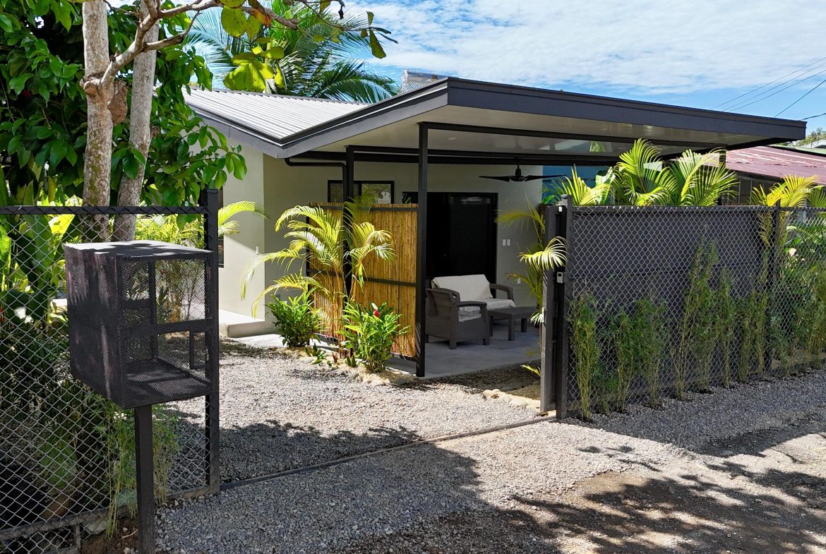 WALKING DISTANCE TO THE BEACH