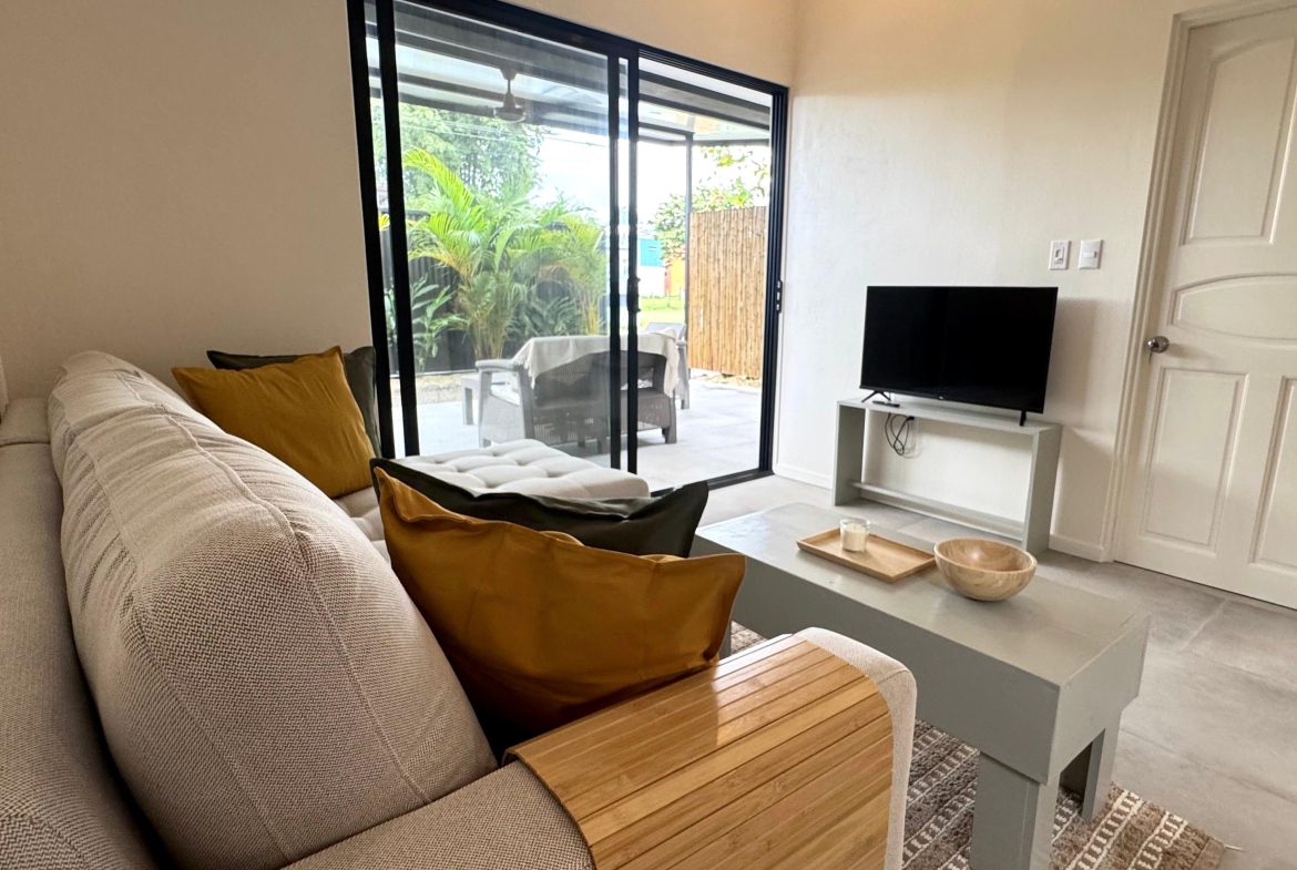 WALKING DISTANCE TO THE BEACH