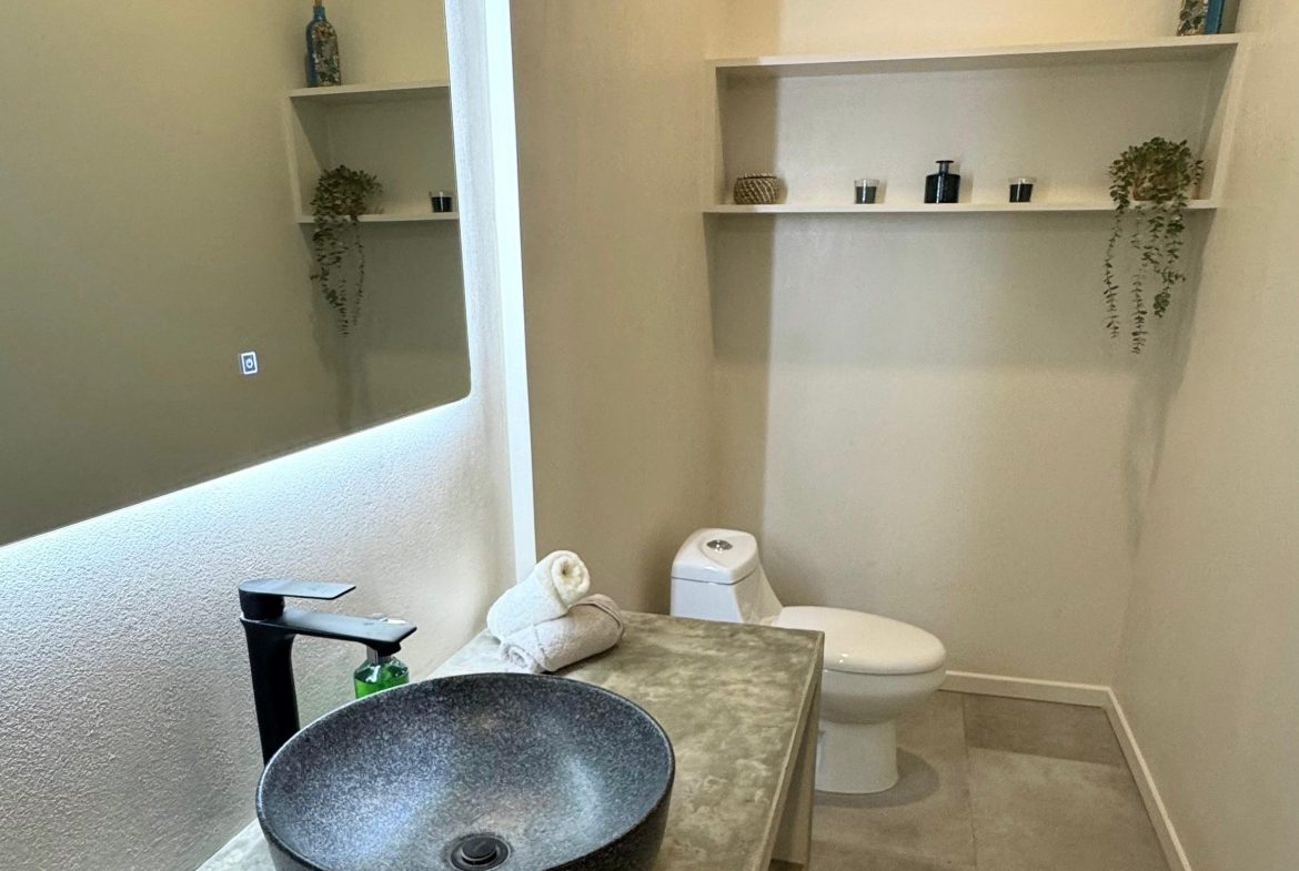 WALKING DISTANCE TO THE BEACH