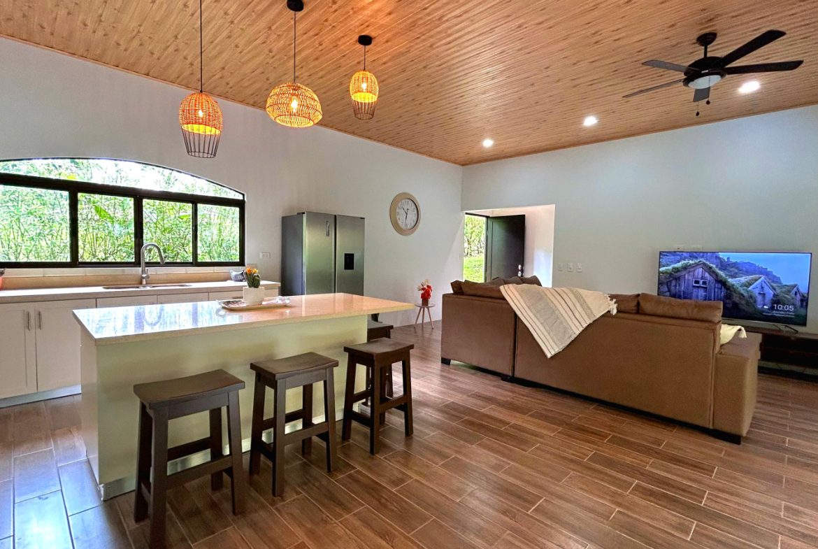 CONTEMPORARY 2-BEDROOM HOME WITH NATURAL SETTING AROUND IN GATED COMMUNITY – 0.22 ACRE, Uvita, Costa Rica — photo 8