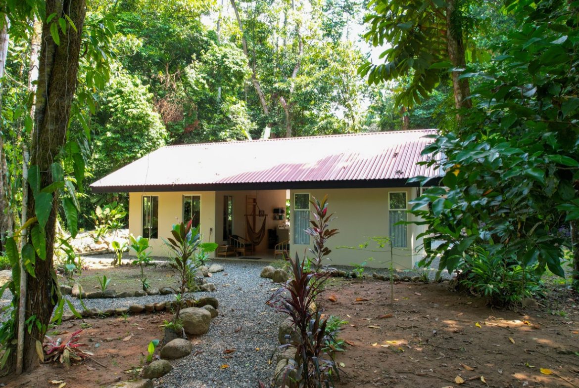 TROPICAL RIVERFRONT ESTATE IN CINCO VENTANAS – 5.65 ACRES WITH MULTIPLE HOMES, BUILD SITES & JUNGLE OASIS, Uvita, Costa Rica — photo 3
