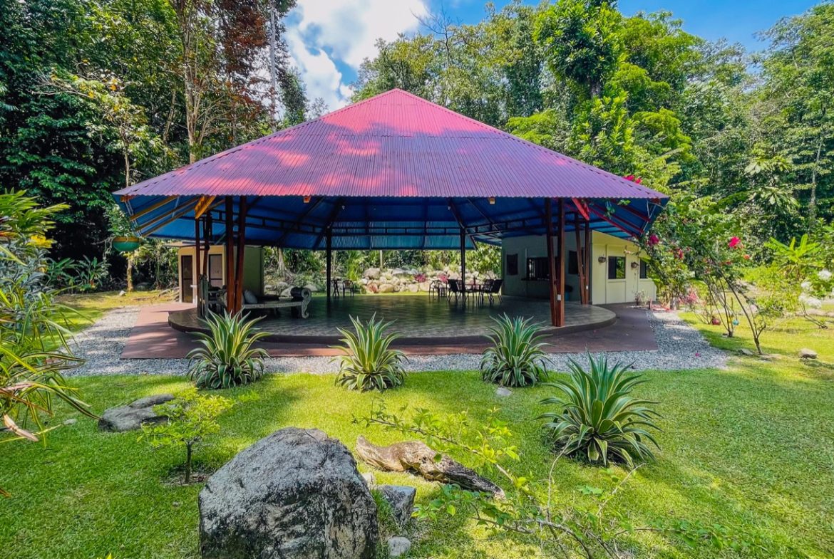TROPICAL RIVERFRONT ESTATE IN CINCO VENTANAS – 5.65 ACRES WITH MULTIPLE HOMES, BUILD SITES & JUNGLE OASIS, Uvita, Costa Rica — photo 7